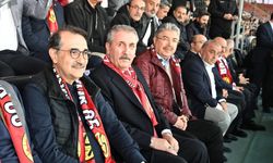 Vali Yılmaz Eskişehirspor’u yalnız bırakmadı