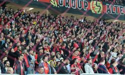 Eskişehirspor taraftarı geceye damga vurdu