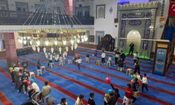 Uluönder Fatih Camii'nde Namaz Sonrası Çocuklara Özel Eğlence