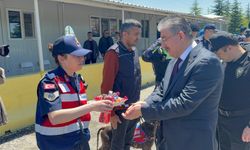 Vali Yılmaz sürücülerle bayramlaştı!