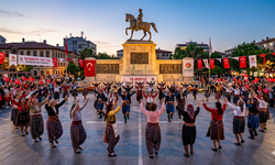Eskişehir'de 107 Kadından Zeybek Gösterisi