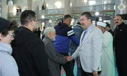 Vali Erdinç Yılmaz Bayram Namazını Vatandaşlarla Kıldı