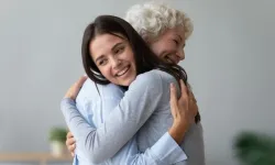 Sosyal Beyin Semineri: İyi İlişkiler Alzheimer ve Demans Riskini Azaltıyor