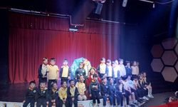 Rüzgârda savrulan yapraklar Denizli'de sahnelendi