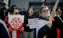 Grönland'da ABD'ye bayraklı protesto