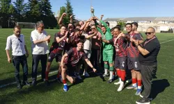 Çağlarspor 10 kişiyle şampiyon oldu!
