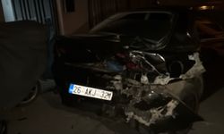 Kontrolden Çıkan Otomobil Park Halindeki Araçlara Çarptı