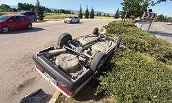 Eskişehir'de Tofaş Refüje Devrildi: 2 Yaralı