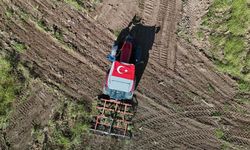Eskişehirli Çiftçiden Millilere Tarlada Dev Ay-Yıldızlı Destek