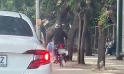 Eskişehir’de Trafiği Beklemeyen Motosiklet Sürücüsü Kaldırıma Çıktı