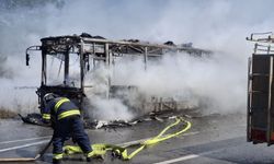Eskişehir'de Seyir Halindeki Belediye Otobüsü Yanarak Kullanılamaz Hale Geldi