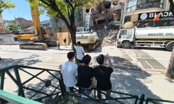 Porsuk Bulvarı'nda İş Makinesi Heyecanı: "Milli Maçtan Daha Zevkli!"