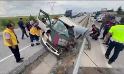 Emirdağ Çıkışında Bariyerlere Çarpan Kamyonette Can Pazarı