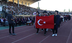 Anadolu Üniversitesi'nde Dev Mezuniyet Töreni