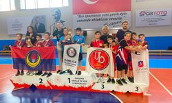Minikler masa tenisinde kürsü için yarıştı!