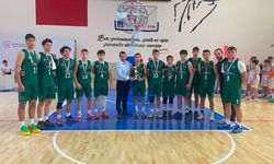 Genç basketbolculardan büyük mücadele