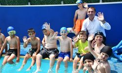Beylikova'da 107 çocuk yüzme öğreniyor!