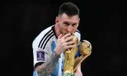 Arjantin'de Dünya Kupası finali öncesinde dev bir Messi forması açıldı