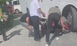 Eskişehir'de İşçi Servisi ile Motosiklet Çarpıştı