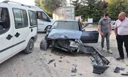 Eskişehir'de İki Araç Kafa Kafaya Çarpıştı