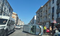 Eskişehir’de Ara Sokaktan Çıkan Otomobil Kazaya Neden Oldu
