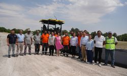 Başkan Ünlüce Çifteler'de asfalt çalışmalarını yerinde inceledi