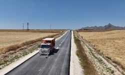 Sıcak asfalta kavuşan Çeltik yolu'nda işaretleme çalışmaları başladı