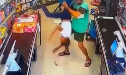 Çocuğu markette öldüresiye darp etti!