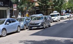 Eskişehir’de Çift Sıra Park Tepki Çekiyor