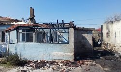 Müstakil Ev Çıkan Yangında Küle Döndü