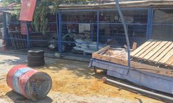 Eskişehir’de Otomobil Dükkana Girdi