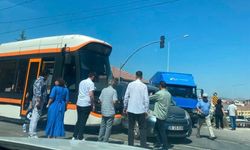 Eskişehir’de Tramvay ile Araç Çarpıştı
