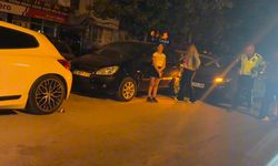 Kontrolden Çıkan Otomobil Park Halindeki Araçlara Çarptı