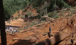 Nepal'de Dev Buzul Gölü Taşkını: