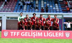 Üç genç Bolu kampında