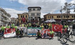Odunpazarı Meydanı Kırmızı-Beyaz Renklerle Donandı