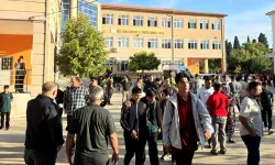 Manisa'da lise önünde silahlı saldırı