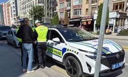 Eskişehir'de Otomobille Çarpışan Motosikletli Yaralandı