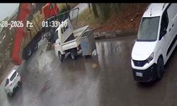 Eskişehir'de Damperi Açık Kamyon Sanayi Kapısına Çarptı