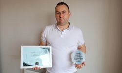 Eskişehir'de üretici arı kovanında yeşil renkli bal buldu