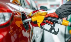 Akaryakıta Dev Zam: Motorin ve Benzin Fiyatları Gece Yarısı Yükseldi