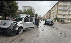 Eskişehir'de İki Araç Çarpıştı: Kazada 1 Kişi Yaralandı