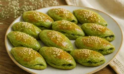 Çay Saatleri İçin Nefis ve Pratik Ispanaklı Labneli Poğaça Tarifi
