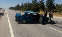 Sivrihisar'da İki Otomobil Çarpıştı: Biri Bebek 6 Kişi Yaralandı