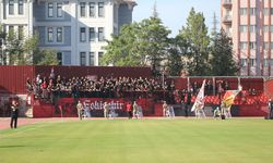 Taraftar dışarıda kaldı!