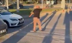 Muttalip Caddesi'nde Yoğunluk: Trafiği Açmak İçin Yola İnen Vatandaş Kamerada