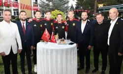 Siyah-Kırmızılılar Zafer Bayramı Coşkusuna Katıldı