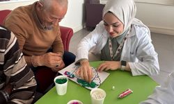 Gençlerle Çınarlar Buluştu: Eskişehirli Üniversitelilerden Huzurevinde Gönülleri Isıtan Etkinlik!