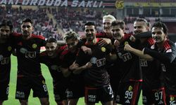 Eskişehirspor Tur Sevincini Taraftarıyla Kutladı