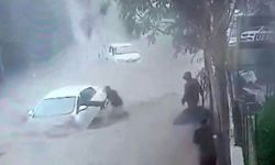 Sarıyer'de Selde Mahsur Kalan Sürücüyü Esnaf Camdan Kurtardı